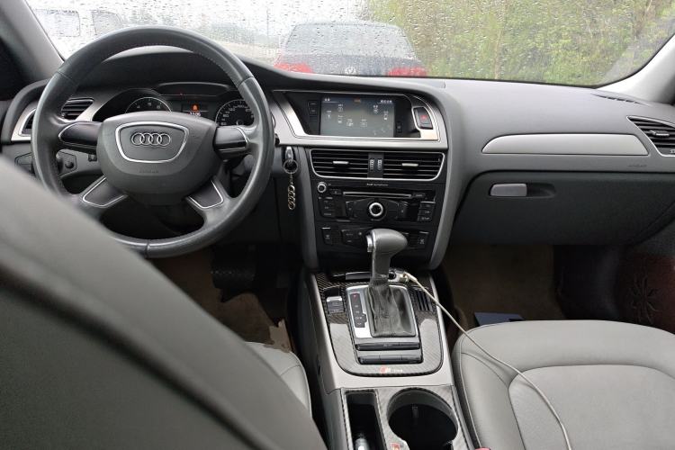 Used Audi A4L 2013 30 TFSI Automatic Comfort Model Center Console