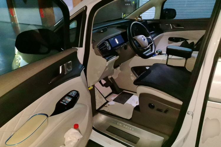 Used Denza D9 2022 DM-i 970 Four-Wheel Drive Prestige Model
