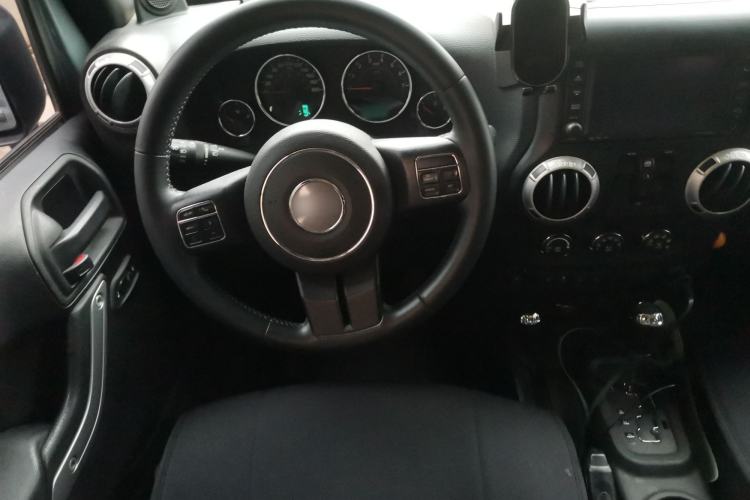 Used Jeep Wrangler 2013 3.6L Sahara Four-Door Edition
