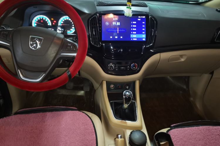 Used Baojun 730 2015 1.8L Manual Luxury Navigation ESP Version 7-seater Center Console