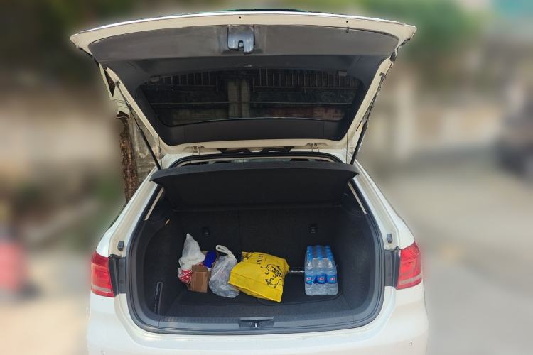 Used Volkswagen Gran Lavida 2013 1.6L Automatic Luxury Model Trunk