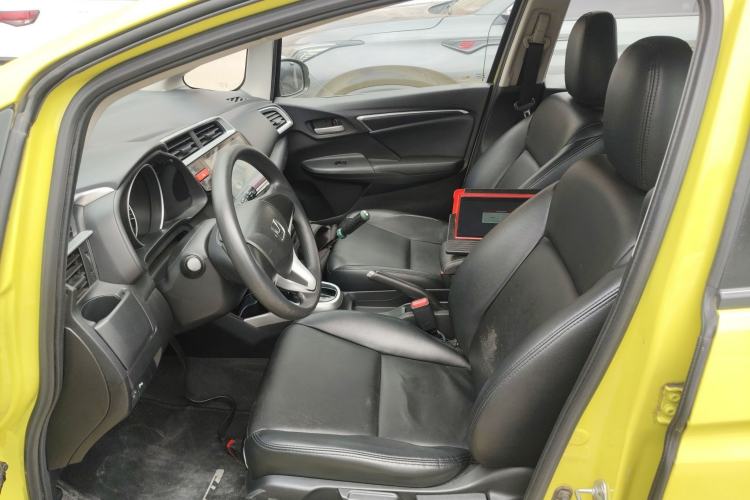 Used Honda Fit 2014 1.5L SE CVT Fashion Model Left Front Seat