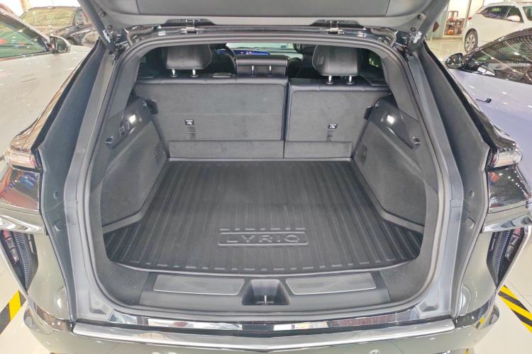 Used Cadillac LYRIQ 2024 Rear-Drive Standard Range Luxury Edition Trunk