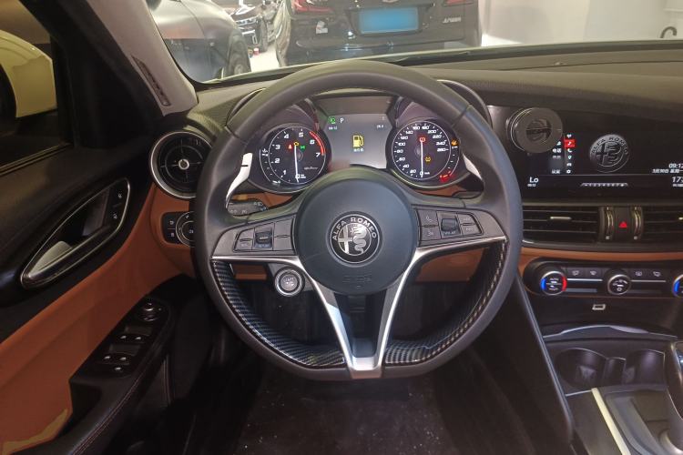 Used Alfa Romeo Giulia 2017 2.0T 280HP Luxury Edition Steering Wheel