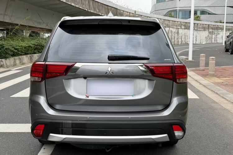 Used Mitsubishi Outlander 2016 2.4L 4x4 Luxury Edition 7-Seater
