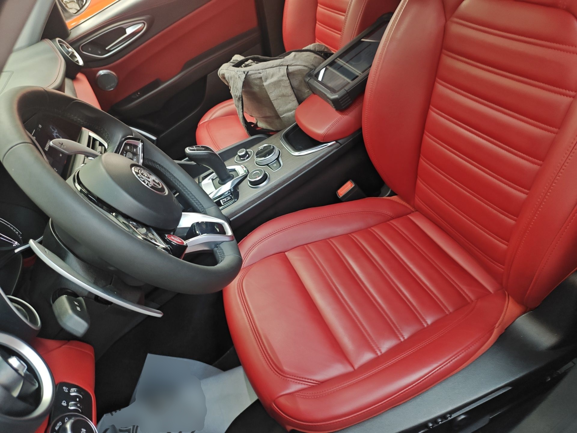 Переднее сиденье в автомобиле