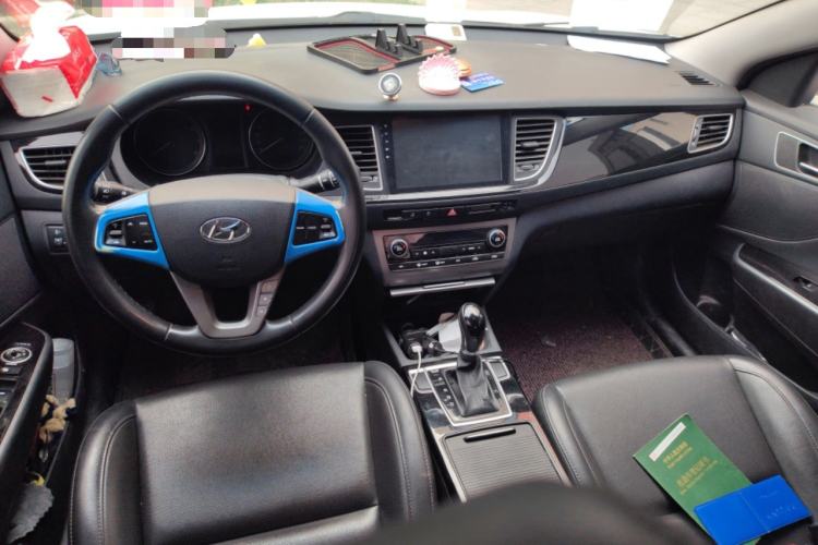 Used Hyundai Mistra 2014 1.8L Automatic Deluxe DLX Model Center Console