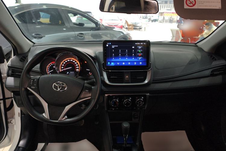 Used Toyota YARiS L Zhi Xiang 2022 1.5L CVT Leading PLUS Edition Center Console