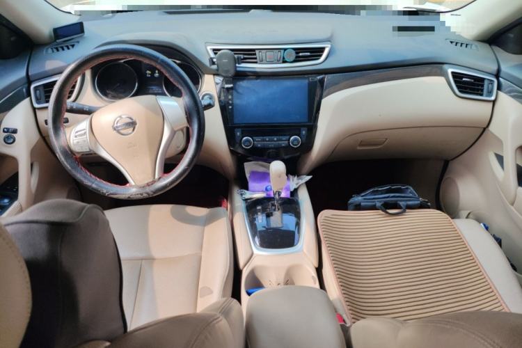 Used Nissan X-Trail 2014 2.5L CVT Luxury Edition 4WD Center Console