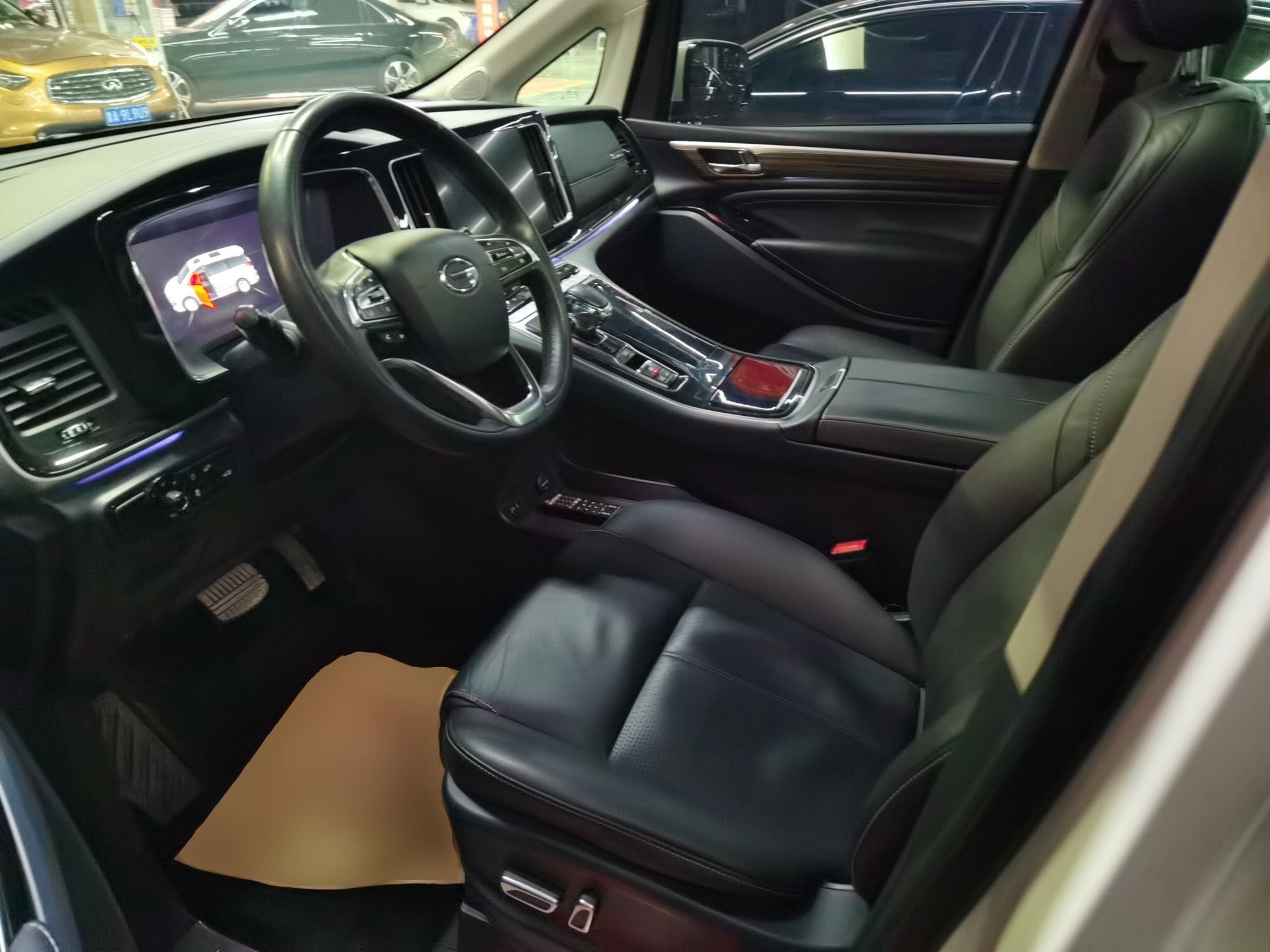 Переднее сиденье в автомобиле