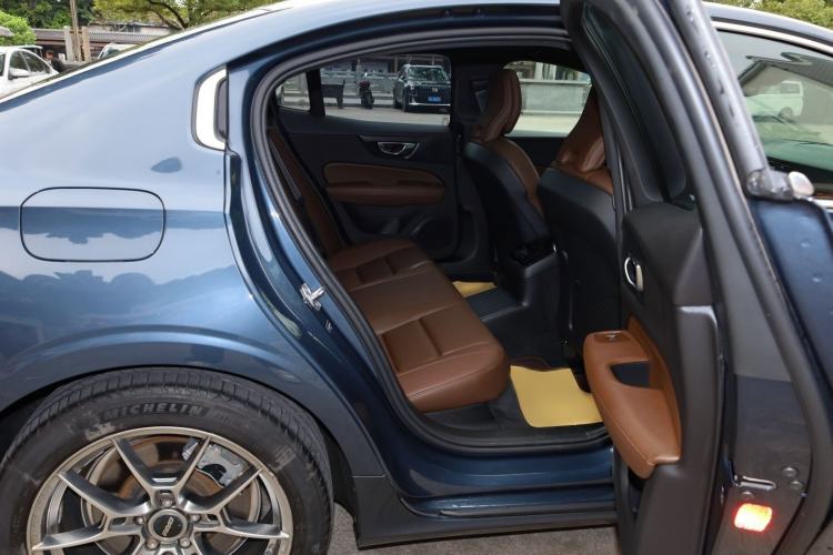 Used Volvo S60 New Energy 2021 T8 E-Drive Hybrid Four-Wheel Drive Smart Luxury Edition
