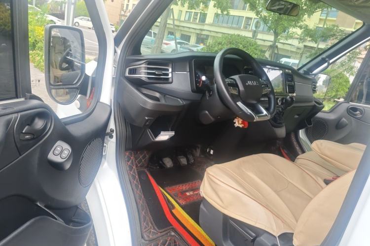 Used JMC Fushun 2025 2.0T 6MT Diesel Extended-Wheelbase High-Roof Commercial Van—2/3 Seats