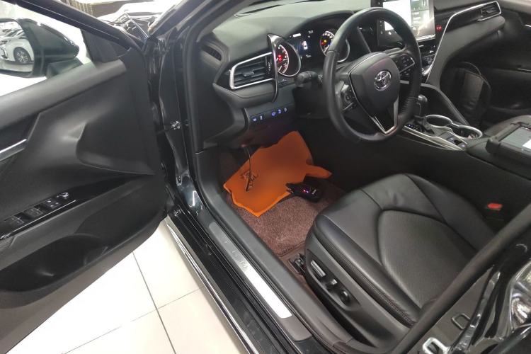 Used Toyota Camry 2023 2.0G Luxury Edition Interior 3