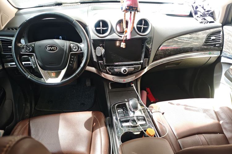 Used BYD Tang New Energy 2015 2.0T Four-Wheel-Drive Flagship Model Center Console