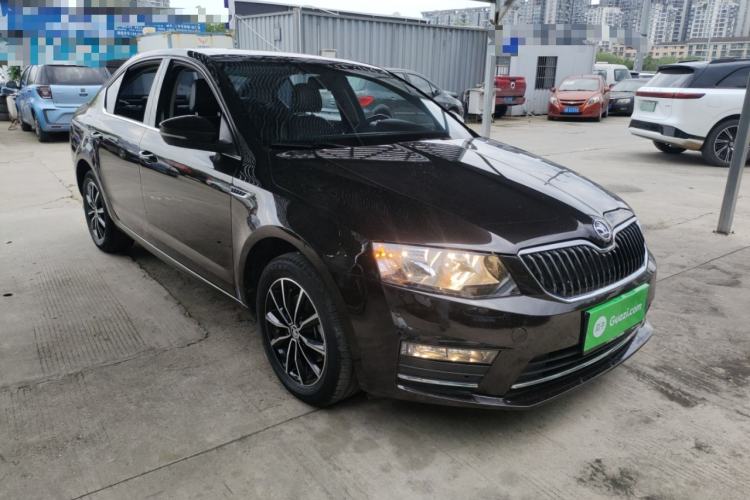 Used Skoda Octavia 2017 1.6L Automatic Smart Drive Edition Front Right 45 Deg