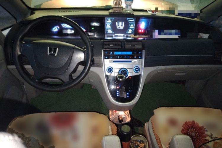 Used Luxgen Great 7 MPV 2015 2.0T Elite Edition Center Console