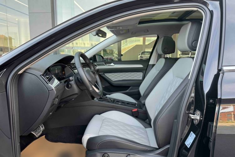 Used Volkswagen Magotan 2023 2 Million Units Limited Edition 330TSI DSG Leading Version
