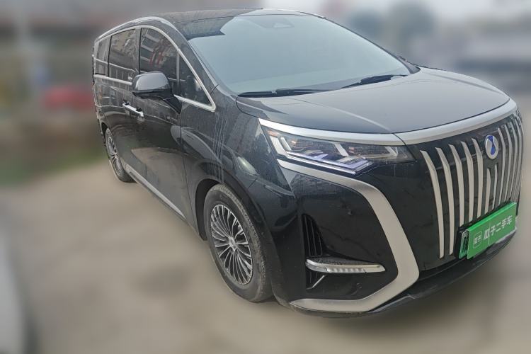 Used Denza D9 2022 EV 620 Prestige Model Front Right 45 Deg