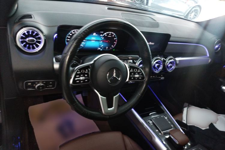 Used Mercedes-Benz GLB 2023 Refreshed GLB 200 Dynamic Edition Center Console