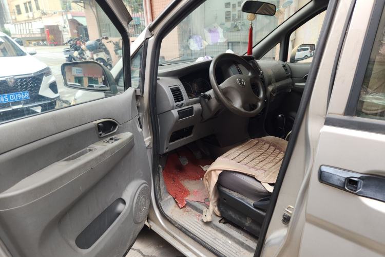 Used Dongfeng Shuaike 2013 Revised Version 1.5L Manual Comfort Trim 7 Seats China IV Standard