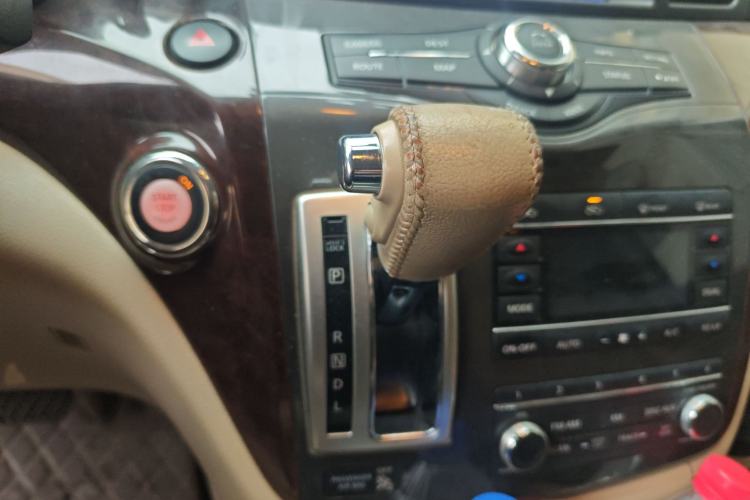 Used Nissan Quest 2015 3.5L SL Gear Lever