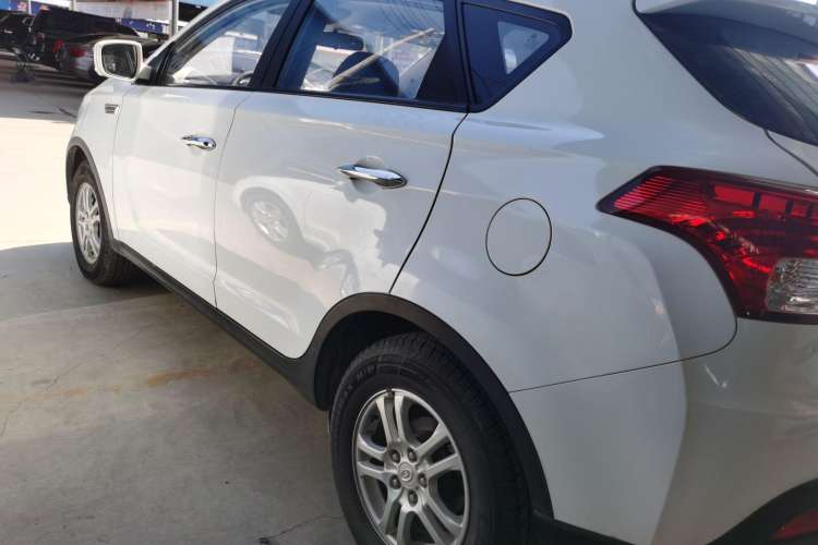 Used Huatai Santa Fe 2017 1.5T Gasoline Manual Two-Wheel-Drive Elite Model
