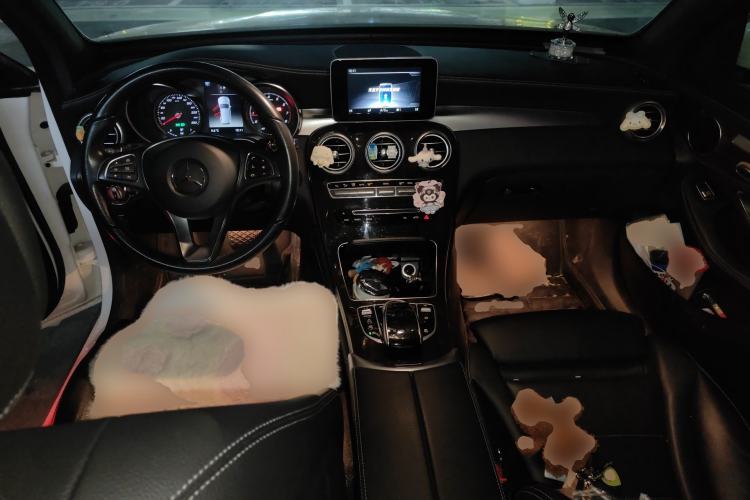 Used Mercedes-Benz GLC 2017 GLC 260 4MATIC Dynamic Edition Center Console