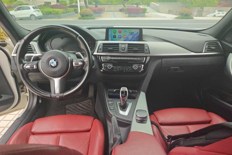 Used BMW 3 Series 2018 330i M Sport Night Edition Center Console