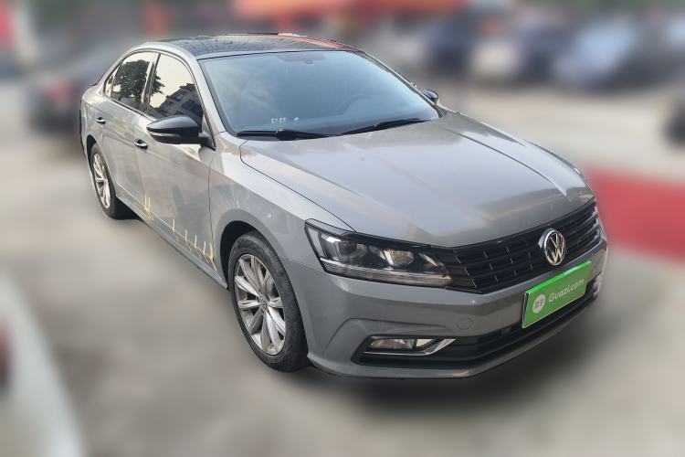 Used Volkswagen Passat 2017 280TSI DSG Luxury Edition Front Right 45 Deg