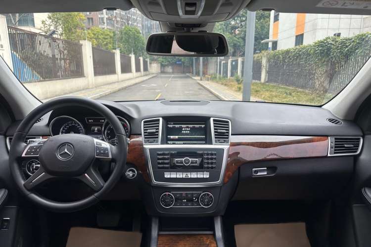 Used Mercedes-Benz M-Class 2014 ML 400 4MATIC Dynamic Model