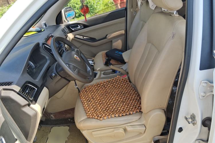 Used Baojun 730 2014 1.5L manual Comfort version 7 seats