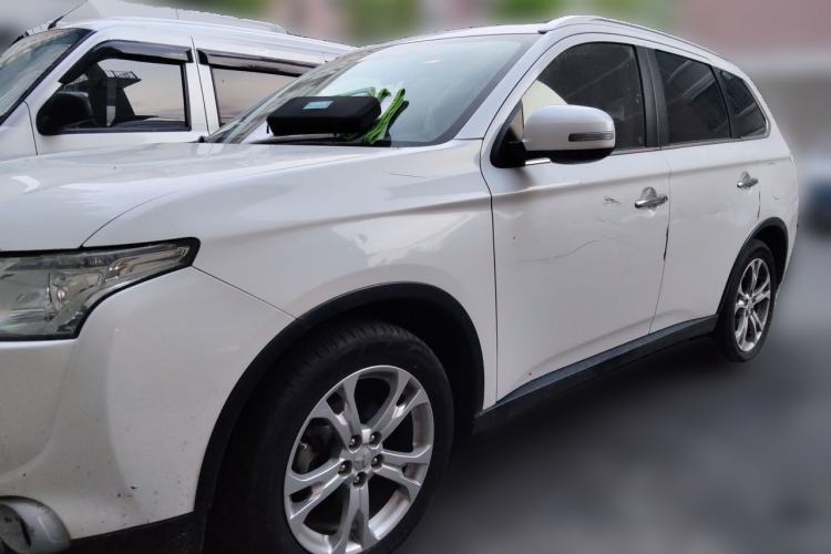 Used Mitsubishi Outlander 2014 2.4L 4x4 Deluxe Value Edition 5 Seats