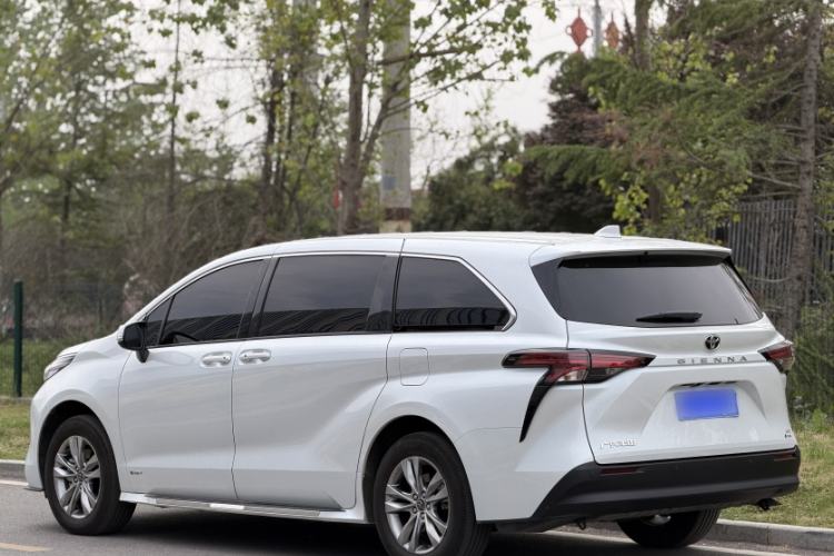 Used Toyota SIENNA 2024 2.5L Hybrid Comfort Edition
