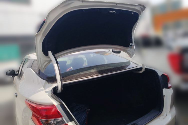 Used Nissan Lannia 2016 1.6L CVT Smart Cool Edition Trunk