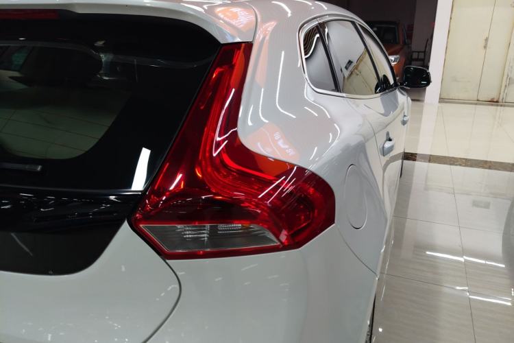 Used Volvo V40 2015 1.6T Zhiya Edition