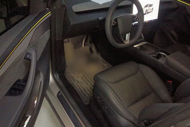 Used Tesla Model Y L 2025 Model Long-Range All-Wheel-Drive Version
