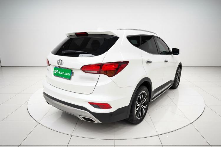 Used Hyundai Santa Fe 2017 2.4L Automatic Two-Wheel Drive Smart Version 5 Seats
