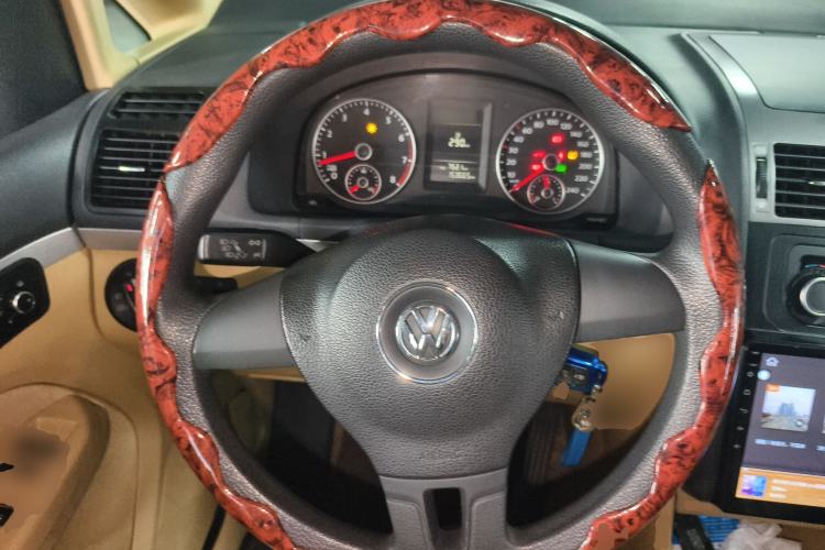 Used Volkswagen Touran 2011 1.4T DSG Zhiya Edition 5 Seats Steering Wheel