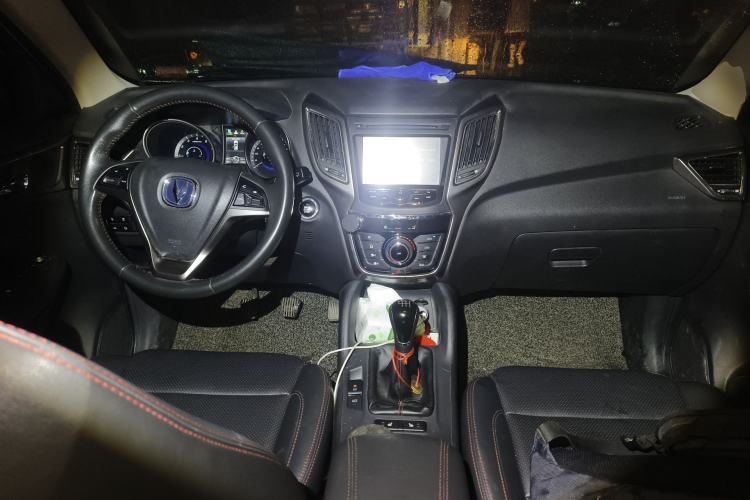 Used CHANGAN CS75 2014 2.0L Manual Leading Version China IV Standard Center Console