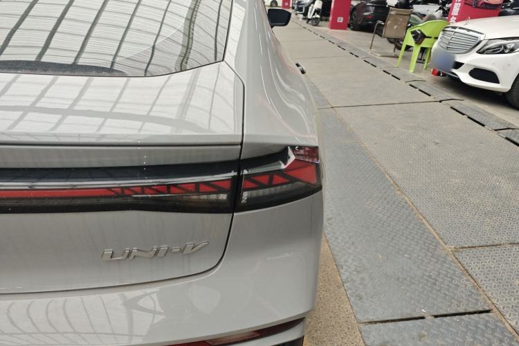 Used CHANGAN UNI-V 2024 1.5T Prestige Edition
