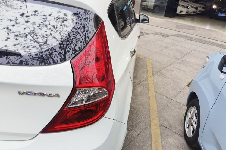 Used Hyundai Verna Ray 2014 1.4L Automatic GLX
