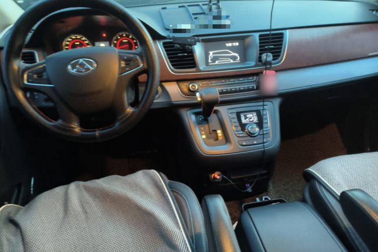 Used SAIC MAXUS G10 2016 2.0T Automatic Executive Edition Center Console