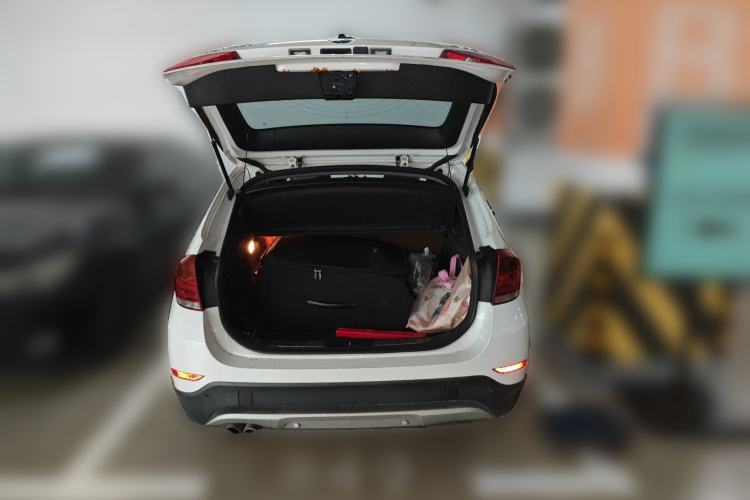 Used BMW X1 2015 sDrive18i Fashion Upgrade Edition Trunk