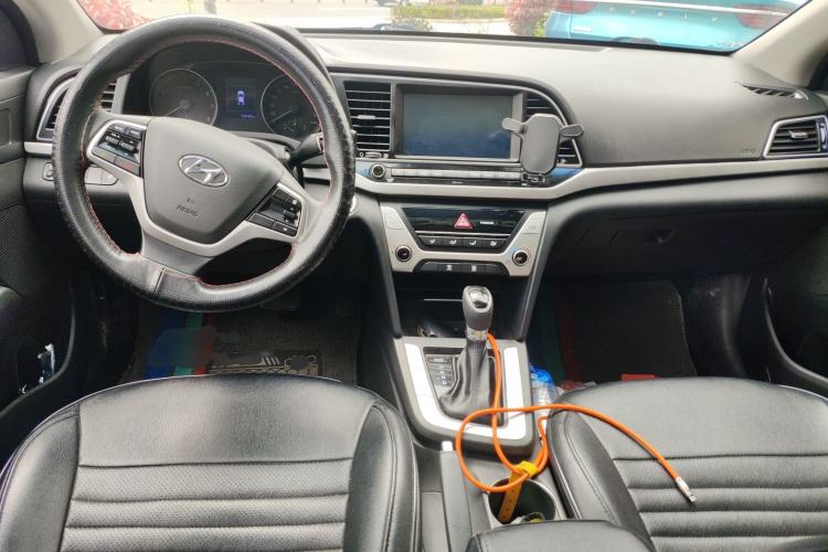 Used Hyundai Elantra (6th Generation / Lingdong) 2018 1.6L Automatic 15th Anniversary Special Edition Center Console