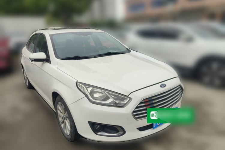 Used Ford Escort 2015 1.5L Automatic Fashion Model Front Right 45 Deg