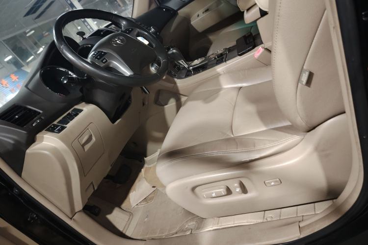 Used Toyota Highlander 2012 2.7L Two-Wheel Drive 7-Seater Luxury Edition
