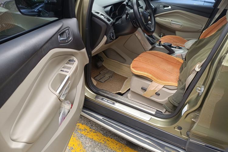 Used Ford Kuga 2013 2.0L GTDi Four-Wheel Drive Premium Model Driver Seat