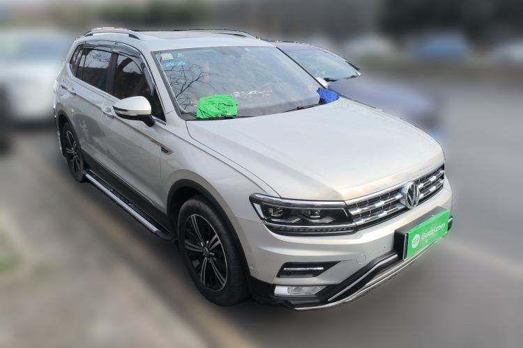 Used Volkswagen Tiguan L 2017 330TSI Automatic Two-Wheel Drive Flagship Edition Front Right 45 Deg
