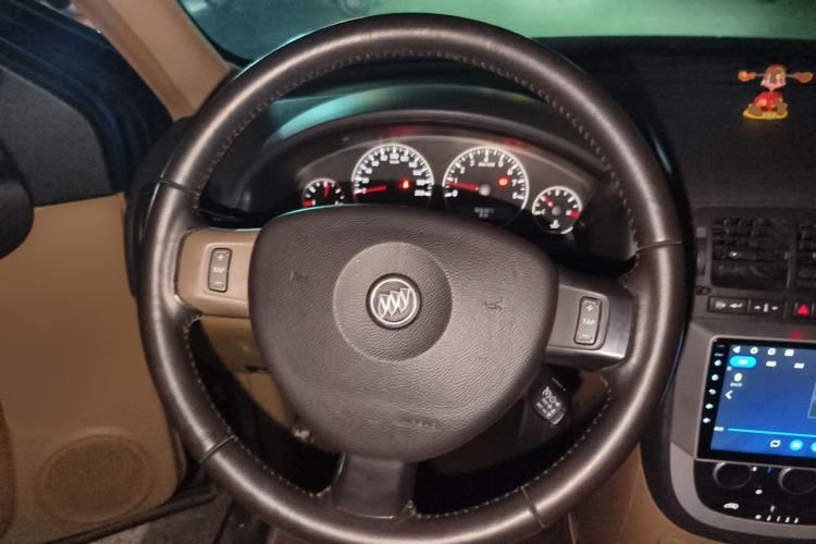 Used Buick GL8 2013 2.4L Executive Edition
