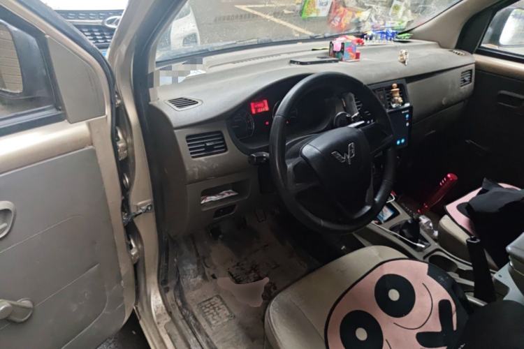 Used Wuling Rongguang V 2016 1.5L Practical Version Driver Seat